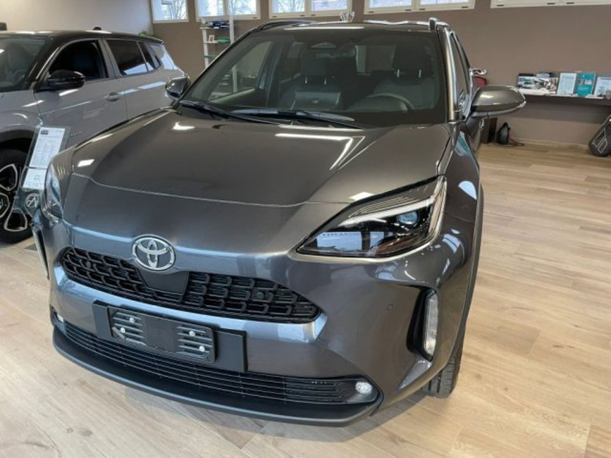 Toyota Yaris Cross 1.5 Hybrid 5p.E-CVT AWD-i Orange Edition (3)