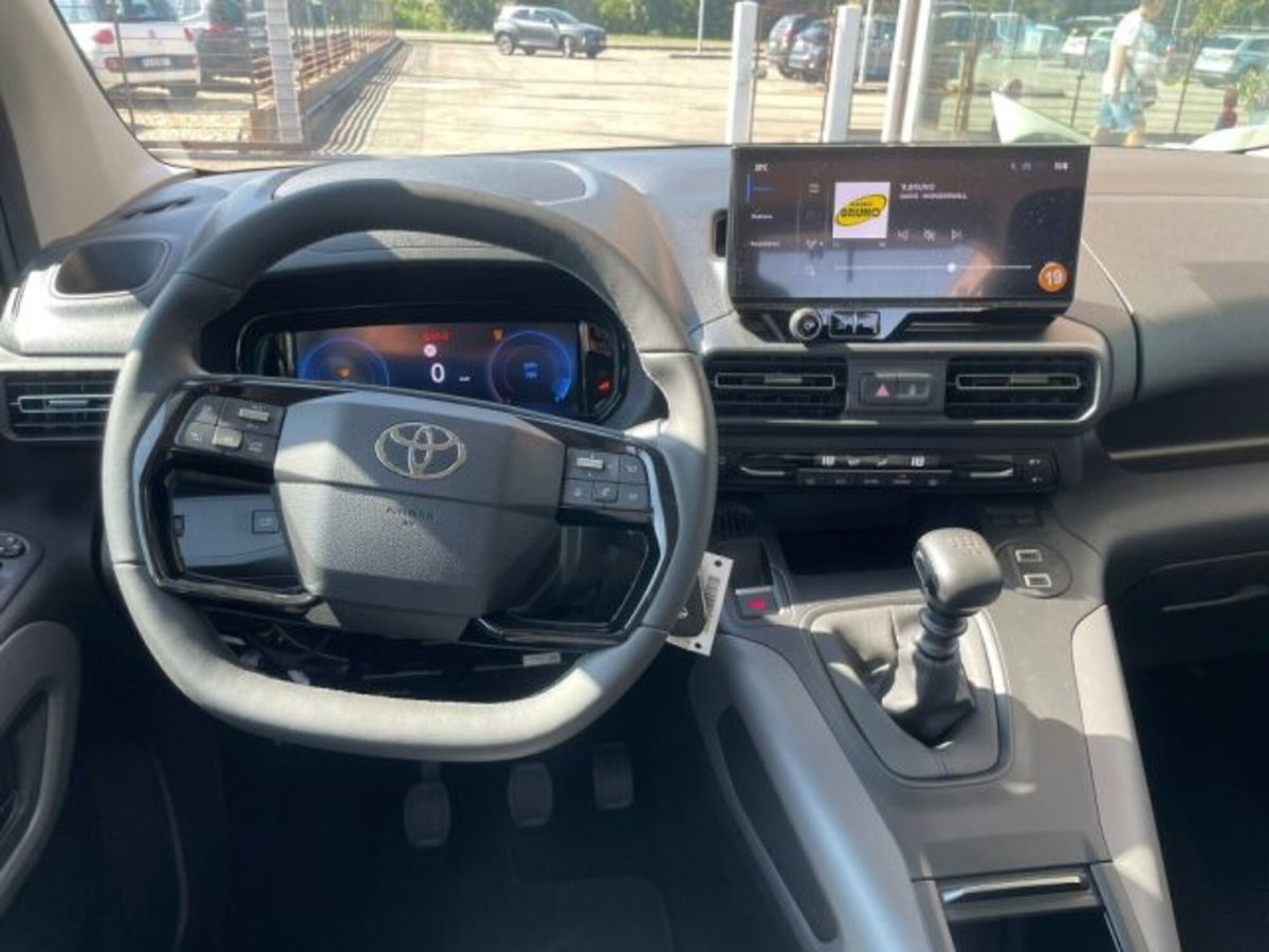 Toyota Proace City Verso City Verso 1.5D 100 CV S&S Short D Executive (11)