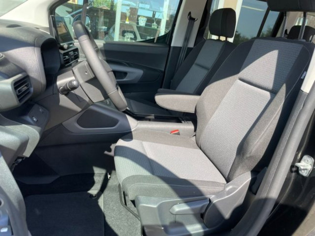 Toyota Proace City Verso City Verso 1.5D 100 CV S&S Short D Executive (12)