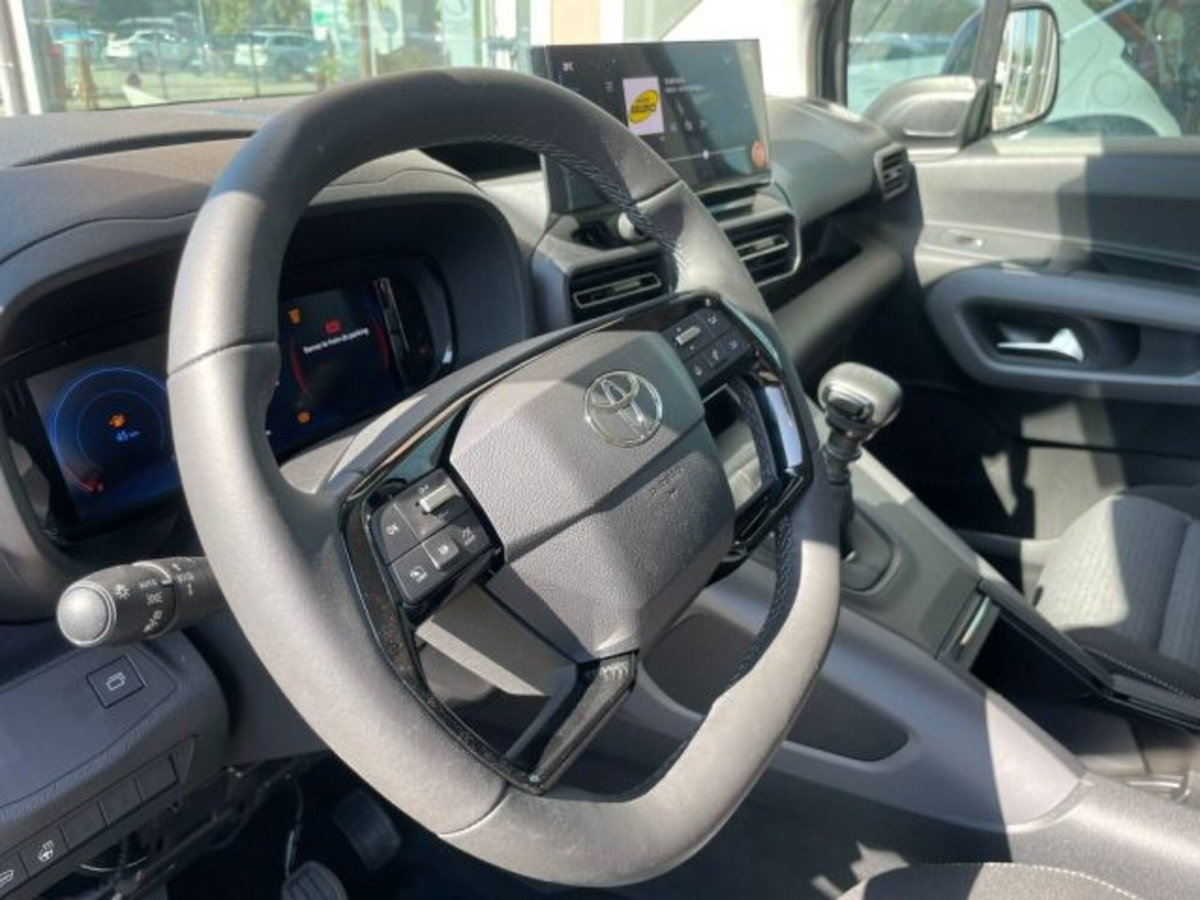 Toyota Proace City Verso City Verso 1.5D 100 CV S&S Short D Executive (14)