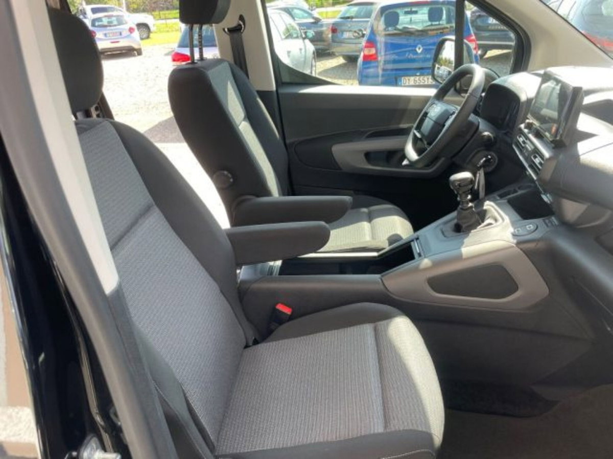 Toyota Proace City Verso City Verso 1.5D 100 CV S&S Short D Executive (15)