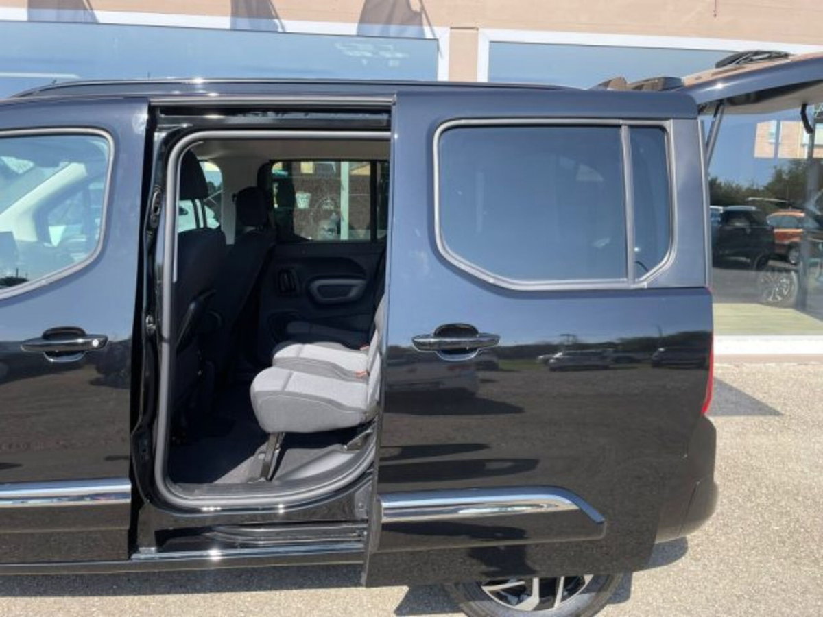Toyota Proace City Verso City Verso 1.5D 100 CV S&S Short D Executive (9)