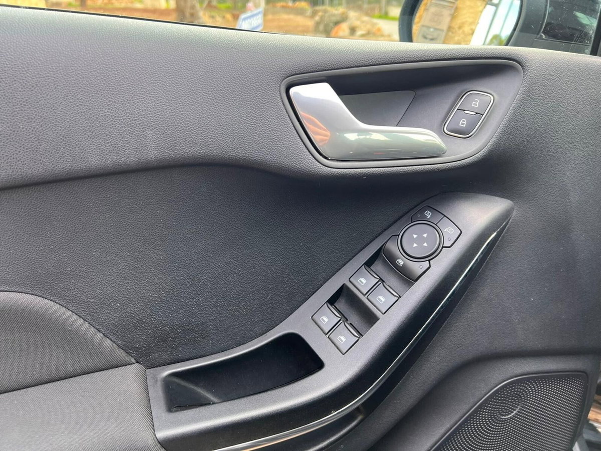 Ford Fiesta 1.0 Ecoboost Hybrid 125 CV 5 porte Titanium (13)