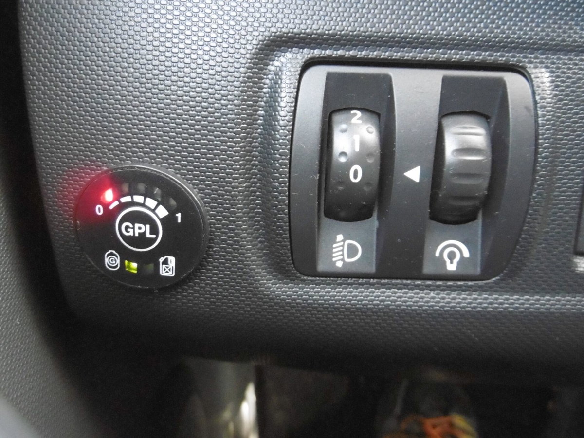 Renault Clio 1.2 75CV GPL 5 porte Live (13)