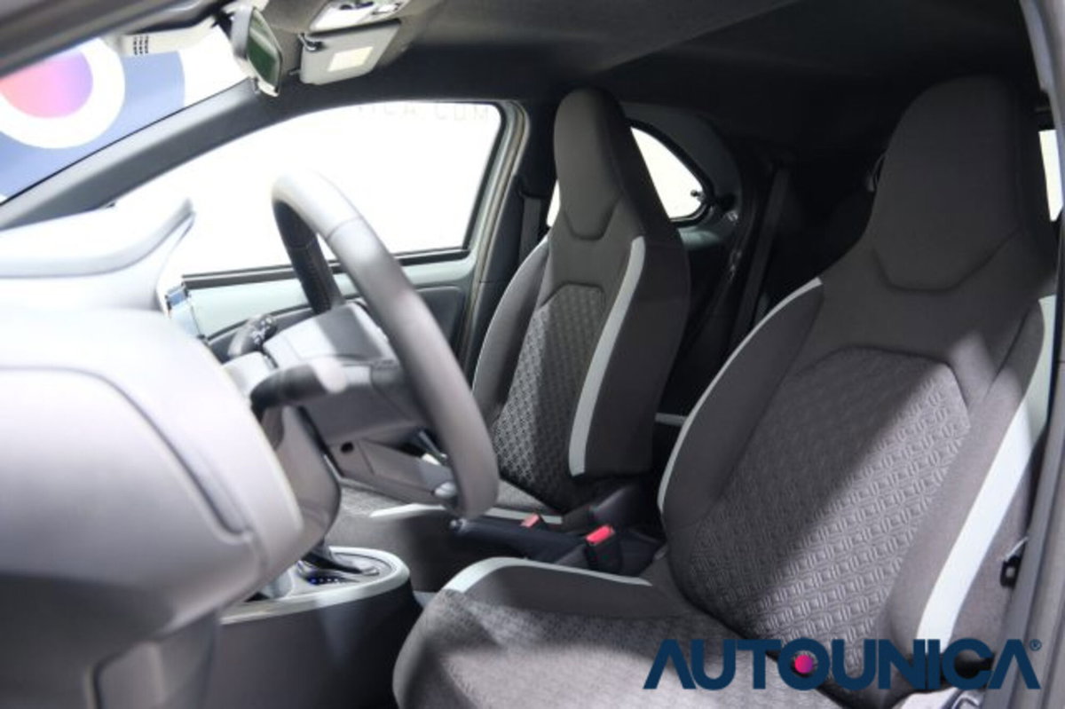 Toyota Aygo X 1.0 VVT-i 72 CV 5 porte Limited S-CVT (6)