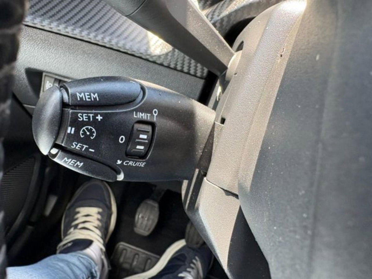 Peugeot 2008 BlueHDi 100 S&S Allure (11)