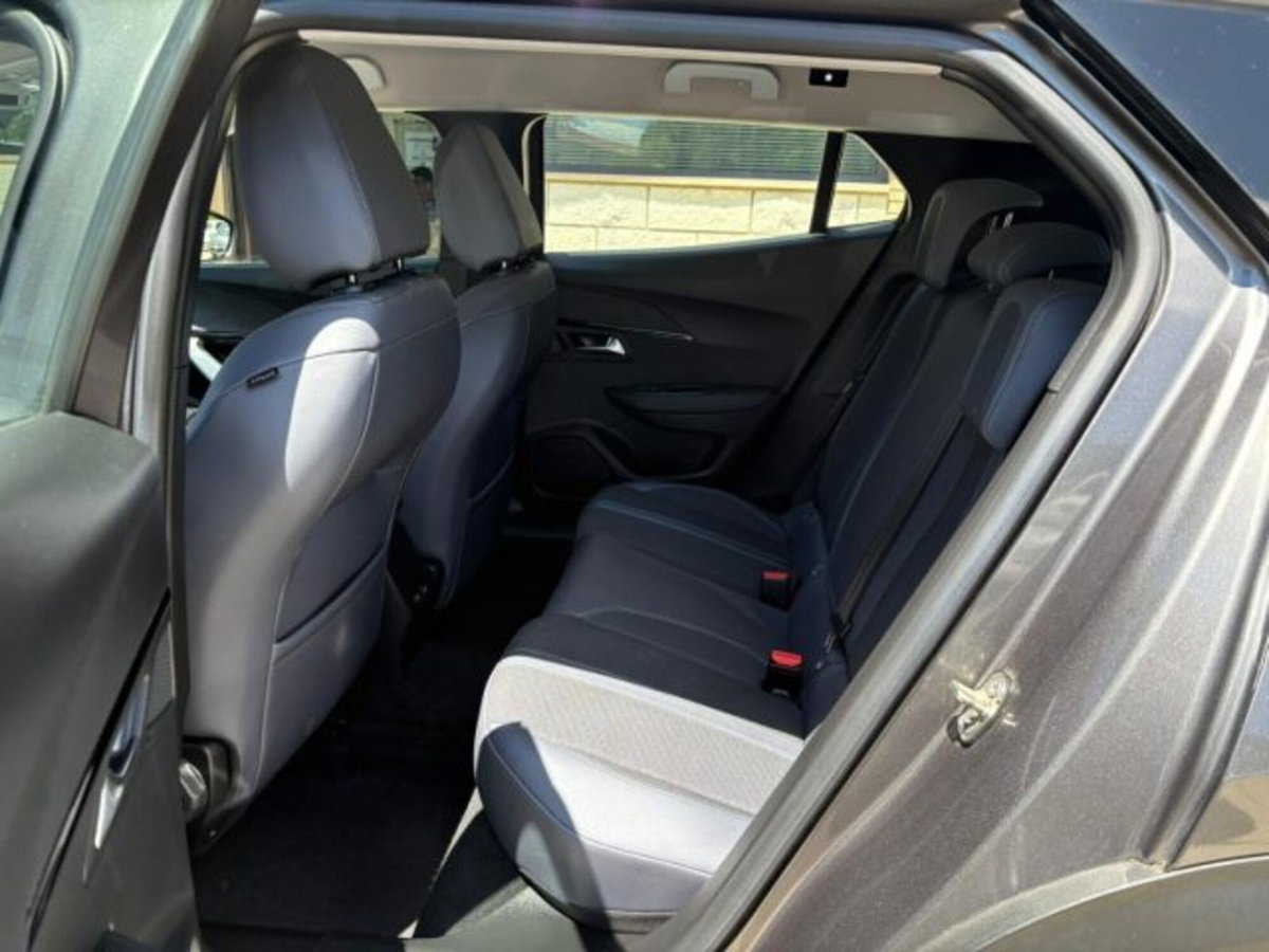 Peugeot 2008 BlueHDi 100 S&S Allure (8)