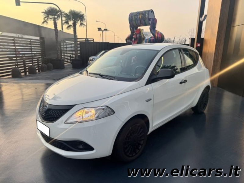 Lancia Ypsilon 1.0 FireFly 5 porte S&S Hybrid Ecochic Silver