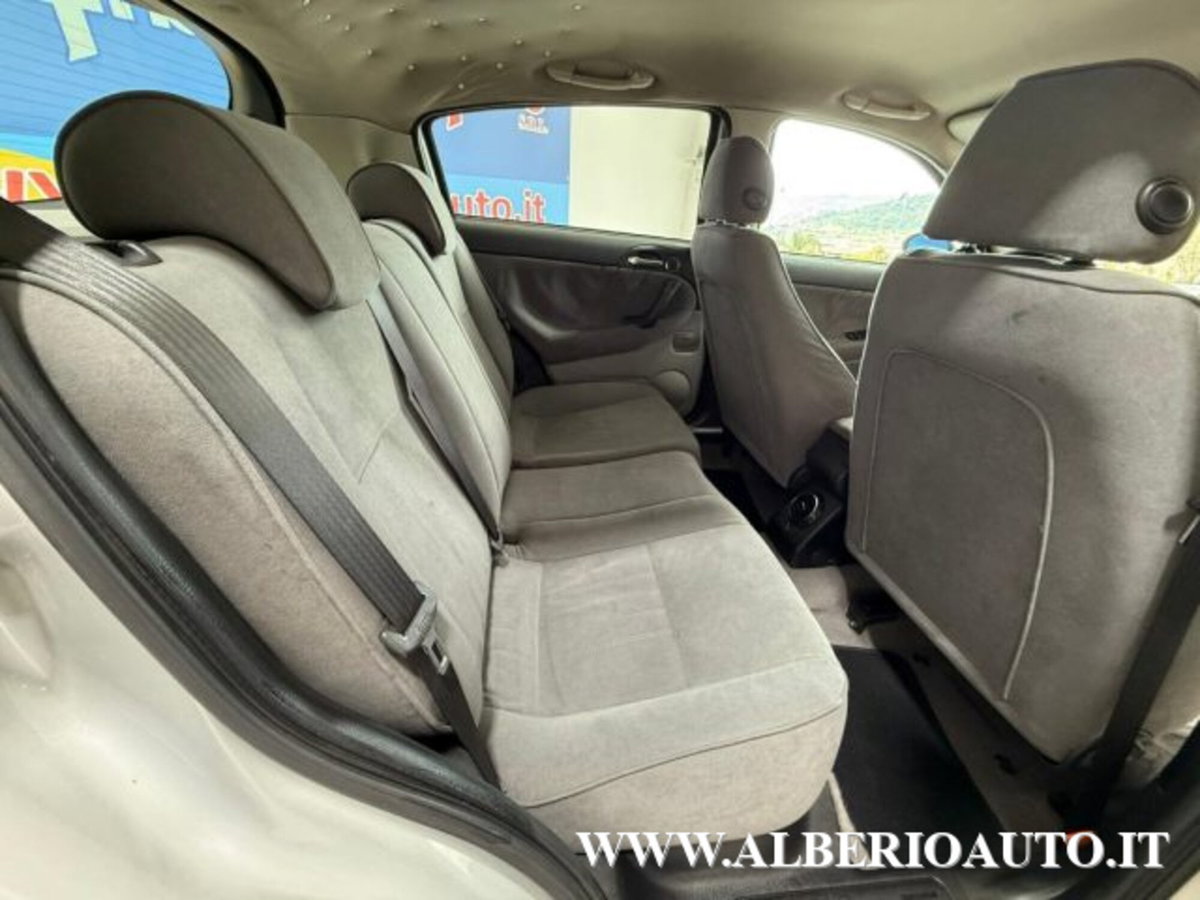 Alfa Romeo 147 1.9 JTD (120) 5 porte Distinctive (12)