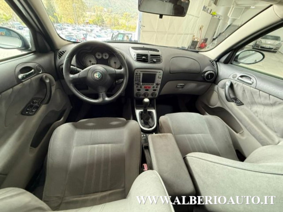 Alfa Romeo 147 1.9 JTD (120) 5 porte Distinctive (13)