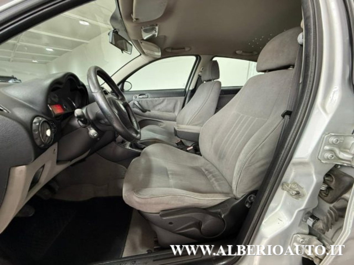 Alfa Romeo 147 1.9 JTD (120) 5 porte Distinctive (14)
