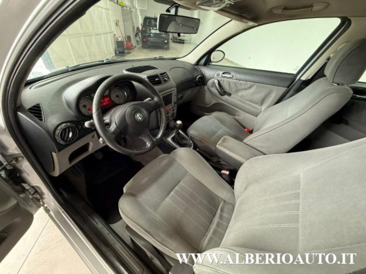 Alfa Romeo 147 1.9 JTD (120) 5 porte Distinctive (15)