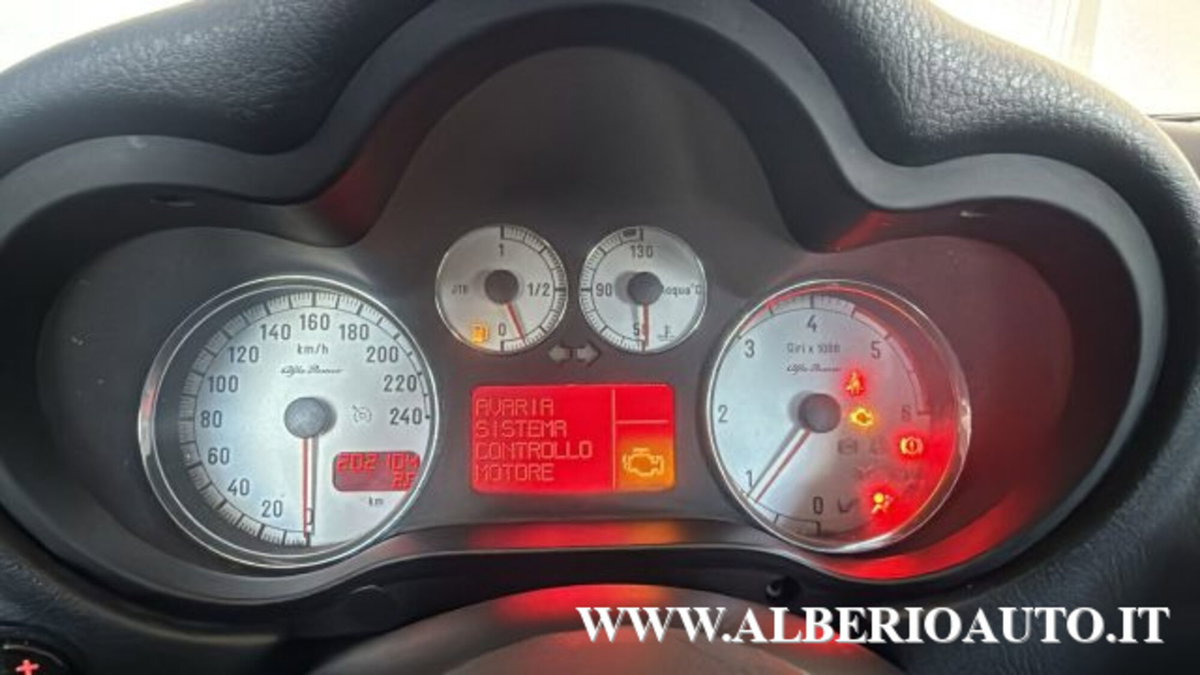 Alfa Romeo 147 1.9 JTD (120) 5 porte Distinctive (18)
