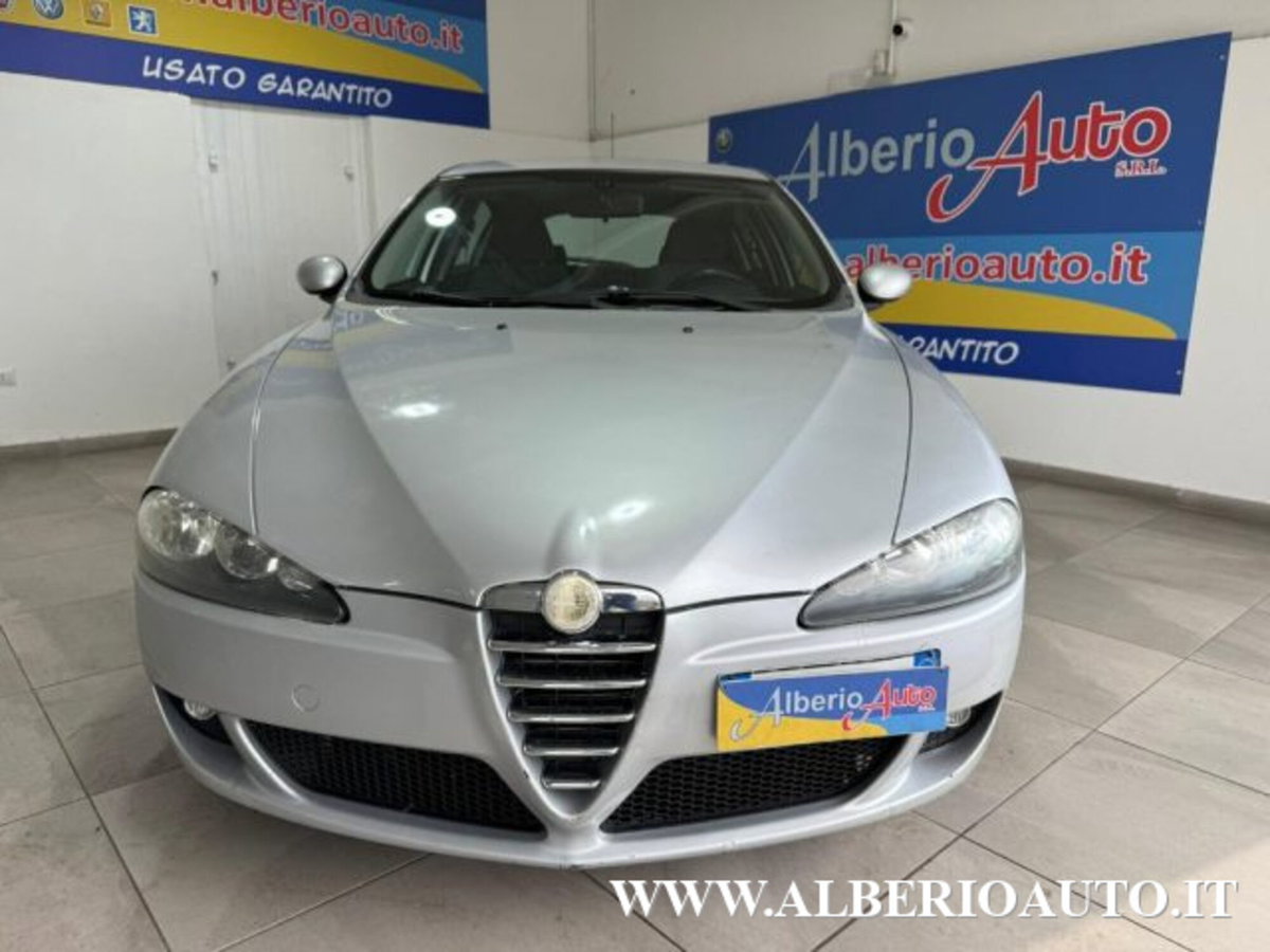 Alfa Romeo 147 1.9 JTD (120) 5 porte Distinctive (2)