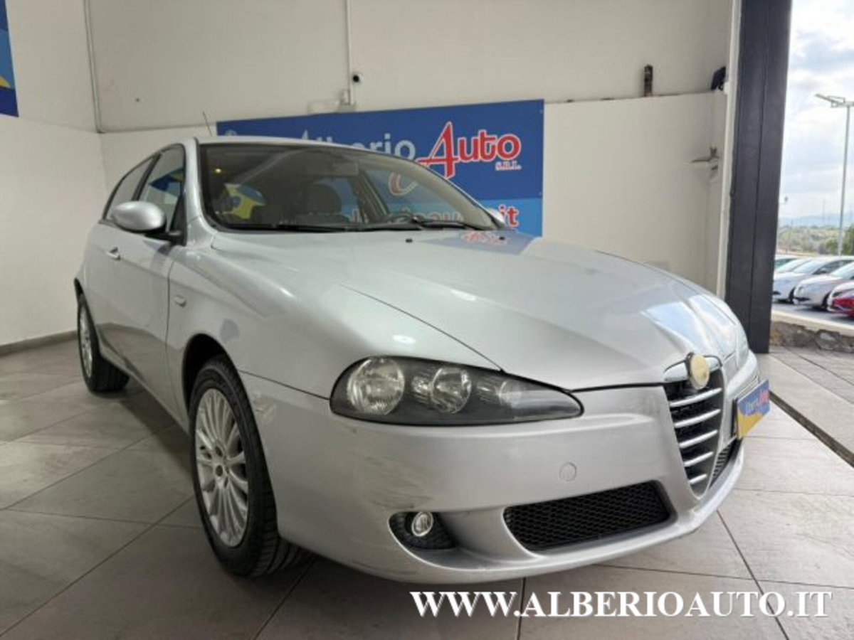 Alfa Romeo 147 1.9 JTD (120) 5 porte Distinctive (3)