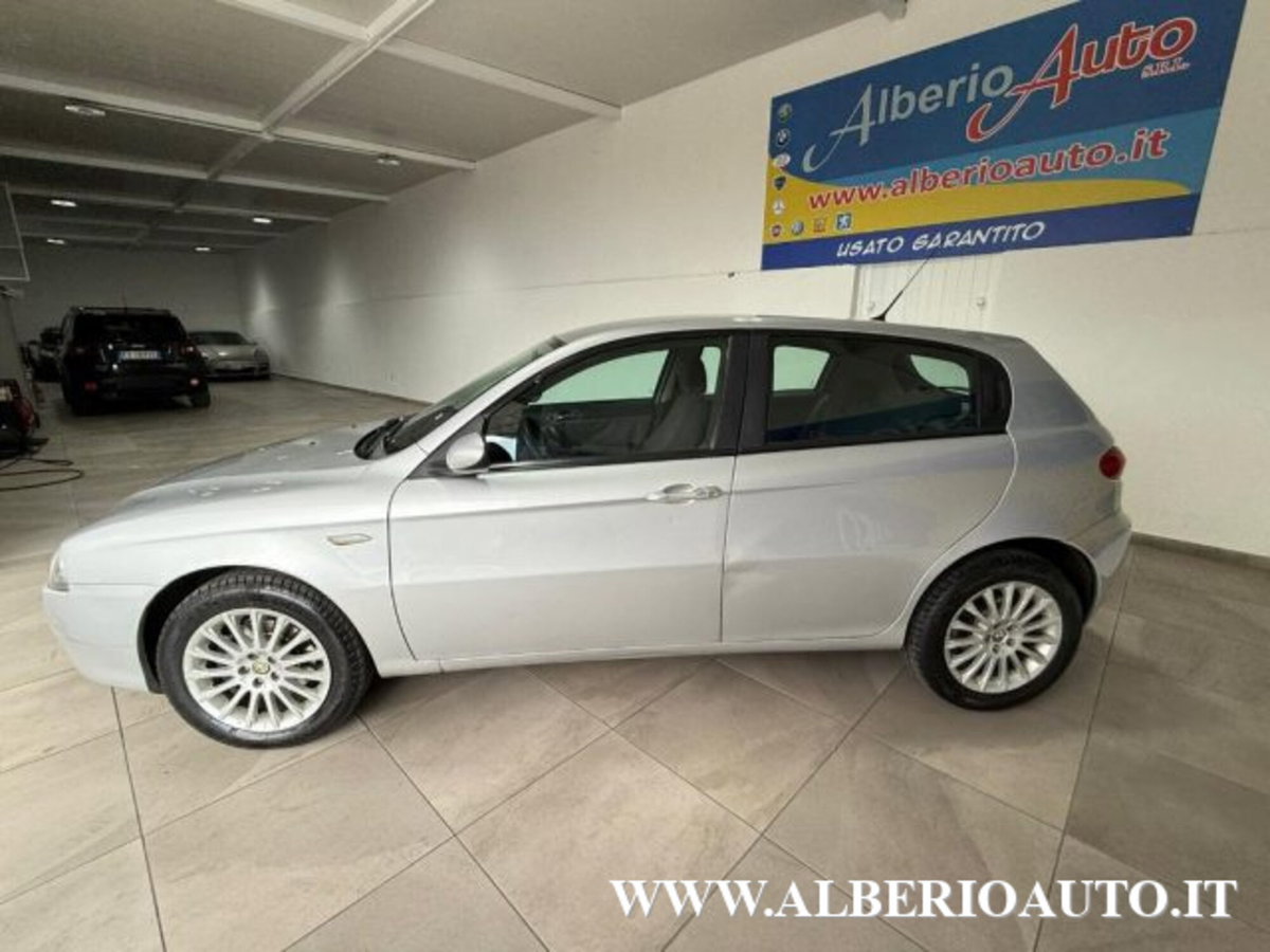 Alfa Romeo 147 1.9 JTD (120) 5 porte Distinctive (6)