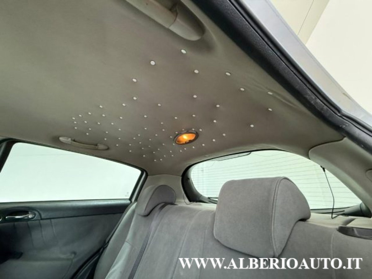 Alfa Romeo 147 1.9 JTD (120) 5 porte Distinctive (7)
