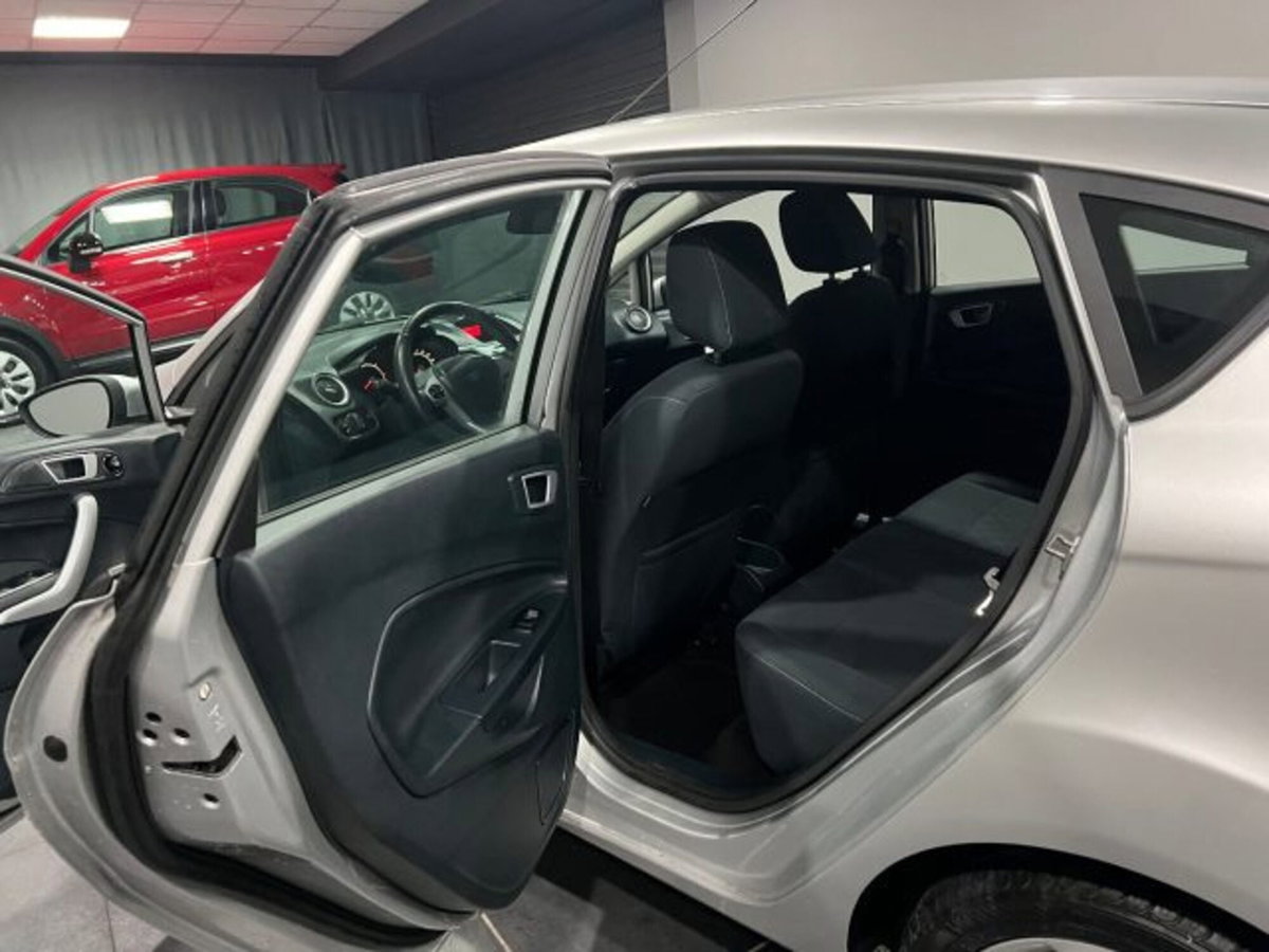 Ford Fiesta 1.4 TDCi 70CV 5 porte Titanium (10)