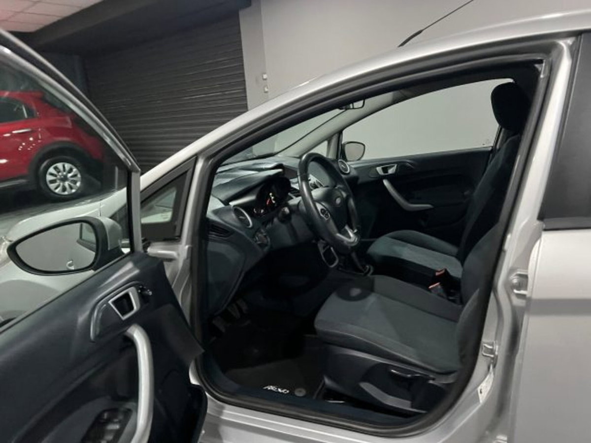Ford Fiesta 1.4 TDCi 70CV 5 porte Titanium (6)