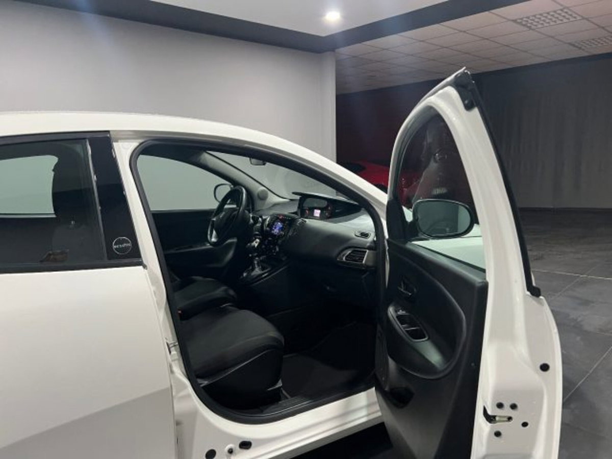 Lancia Ypsilon 1.0 FireFly 5 porte S&S Hybrid Ecochic Gold (10)