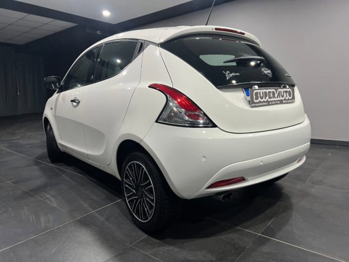 Lancia Ypsilon 1.0 FireFly 5 porte S&S Hybrid Ecochic Gold (3)