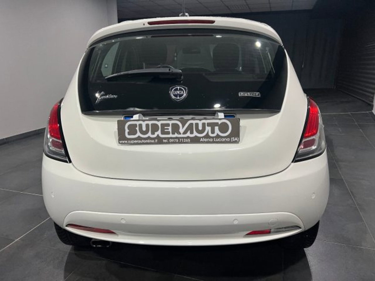 Lancia Ypsilon 1.0 FireFly 5 porte S&S Hybrid Ecochic Gold (4)