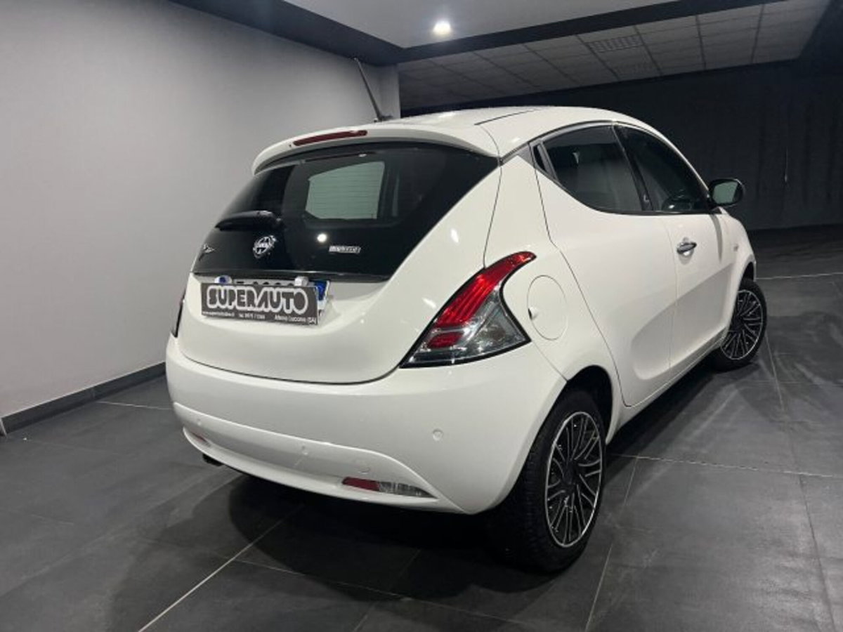 Lancia Ypsilon 1.0 FireFly 5 porte S&S Hybrid Ecochic Gold (5)