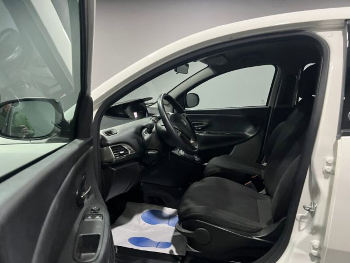 Lancia Ypsilon 1.0 FireFly 5 porte S&S Hybrid Ecochic Gold (7)