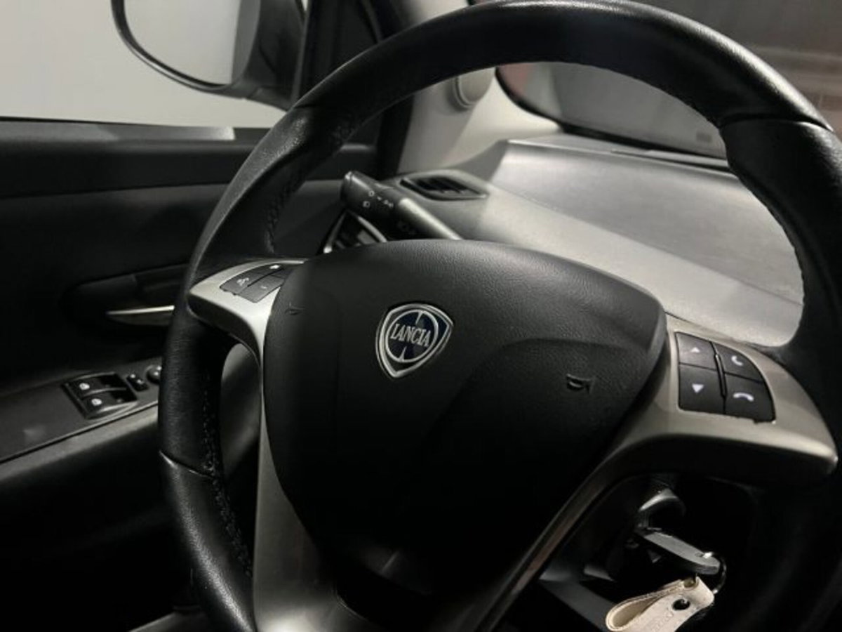 Lancia Ypsilon 1.0 FireFly 5 porte S&S Hybrid Ecochic Gold (8)