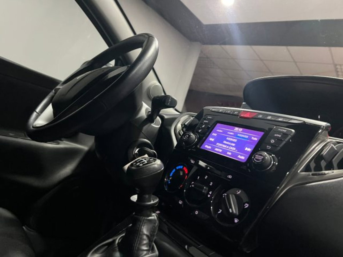 Lancia Ypsilon 1.0 FireFly 5 porte S&S Hybrid Ecochic Gold (9)