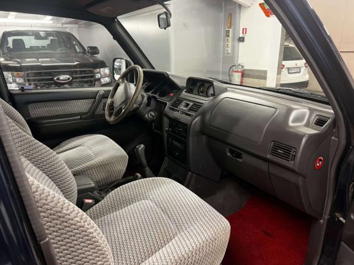 Mitsubishi Pajero 2.5 TDI Metal-top S. Select GLS (6)