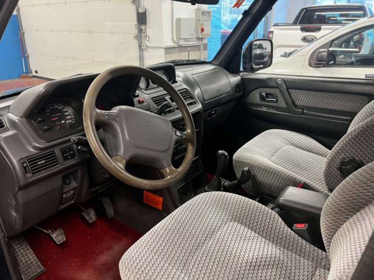 Mitsubishi Pajero 2.5 TDI Metal-top S. Select GLS (7)