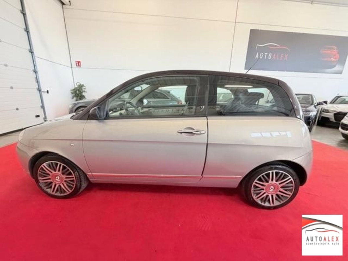 Lancia Ypsilon 1.4 Modamilano (13)