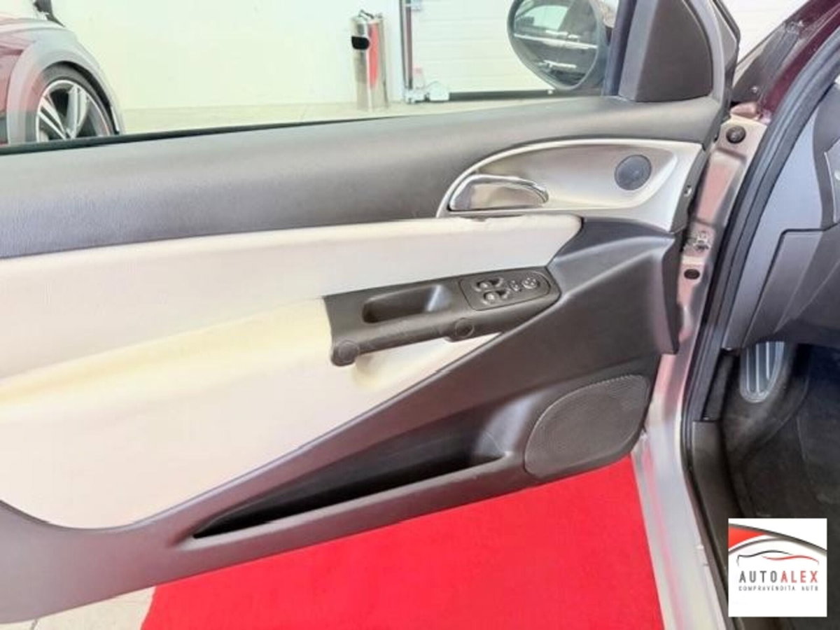 Lancia Ypsilon 1.4 Modamilano (15)
