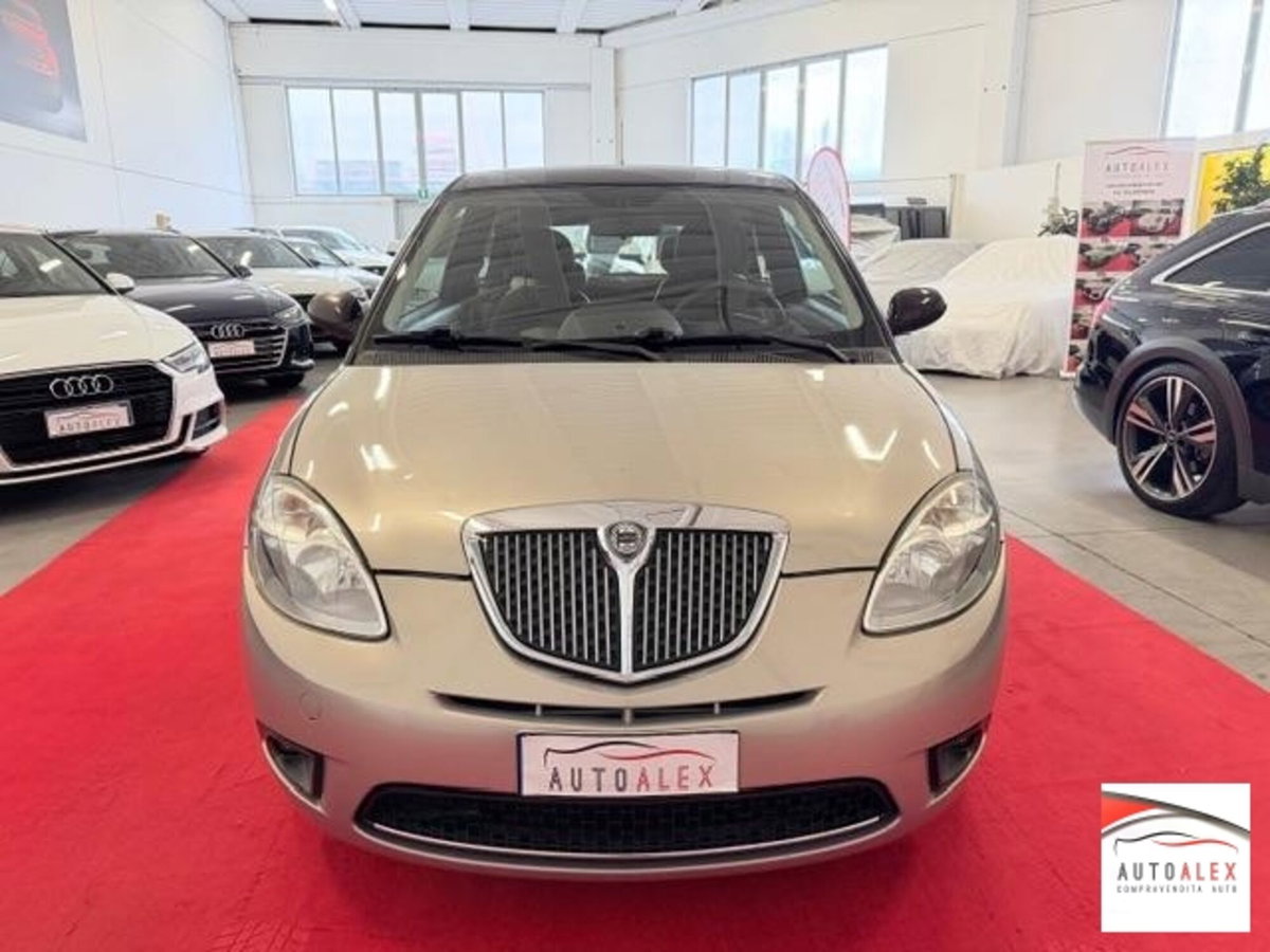 Lancia Ypsilon 1.4 Modamilano (2)