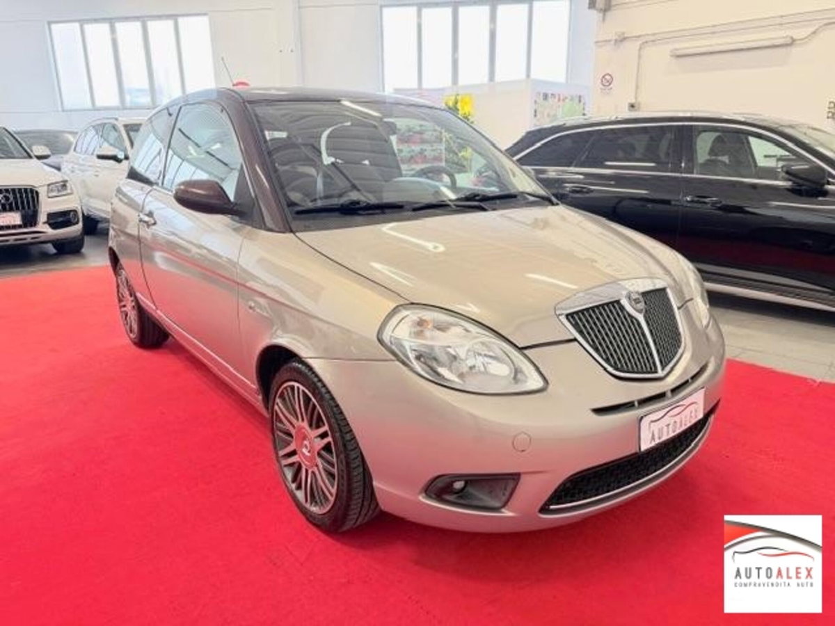 Lancia Ypsilon 1.4 Modamilano (3)