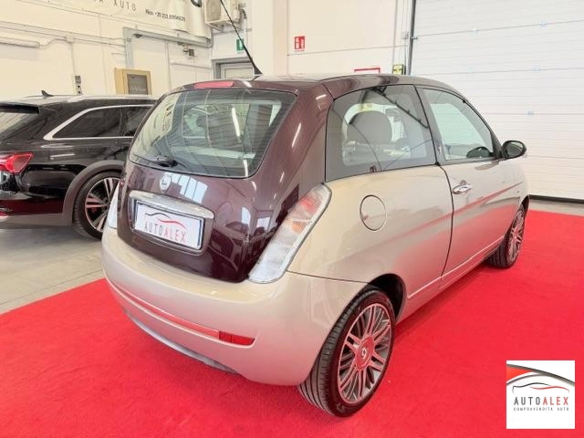 Lancia Ypsilon 1.4 Modamilano (4)