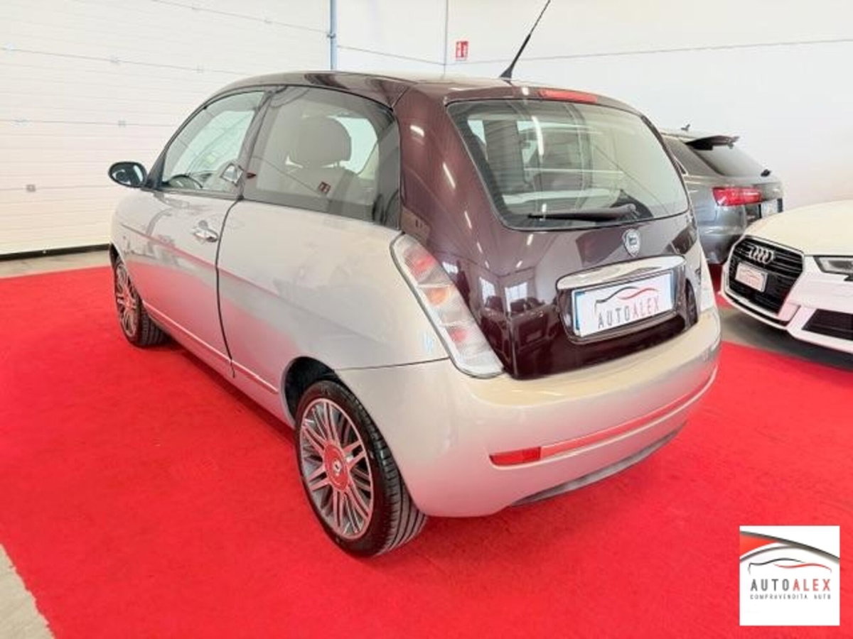Lancia Ypsilon 1.4 Modamilano (6)