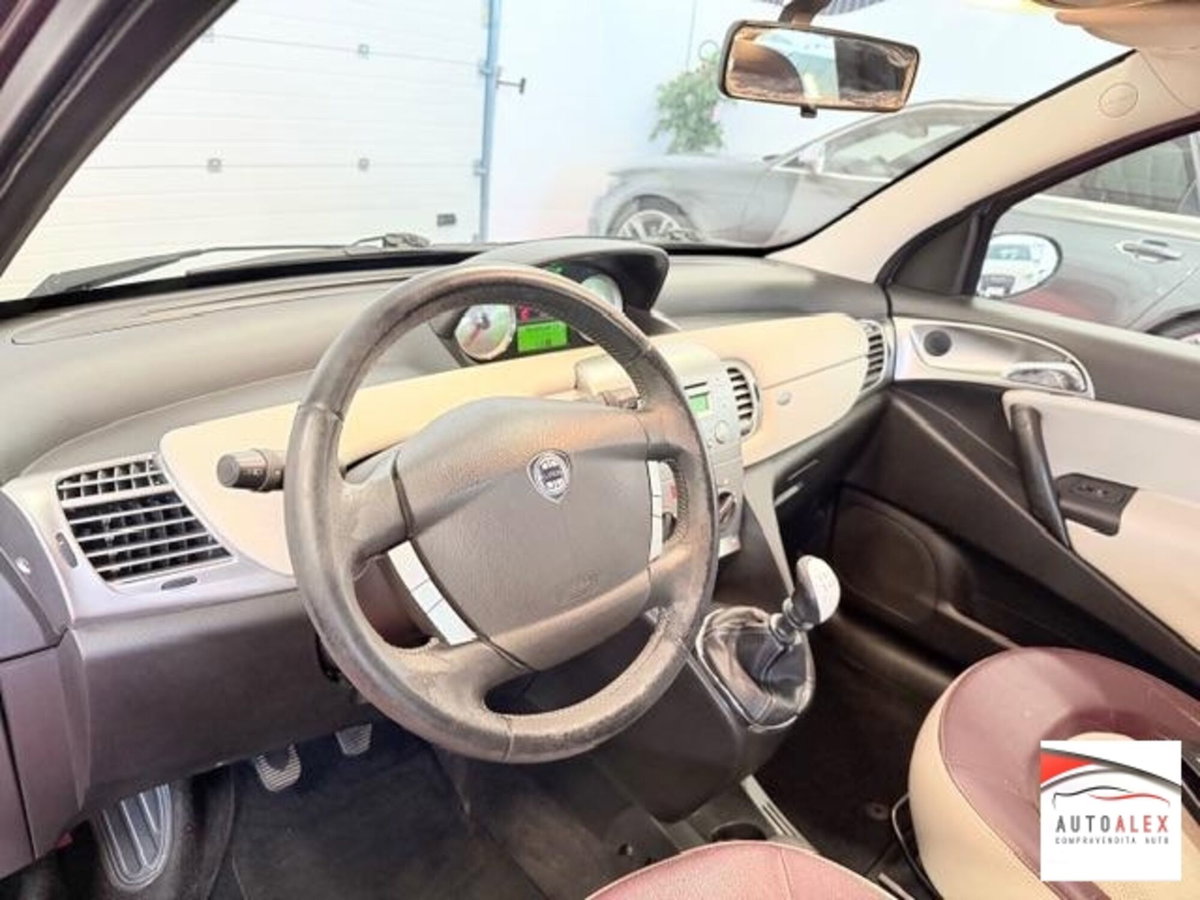 Lancia Ypsilon 1.4 Modamilano (7)