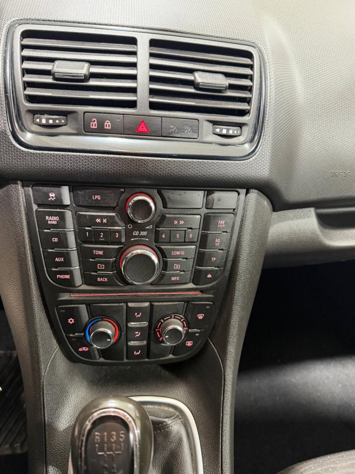 Opel Meriva 1.4 Turbo 120CV GPL Tech Cosmo (17)