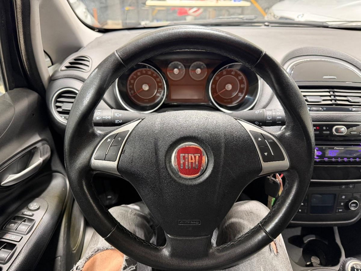 Fiat Punto 1.3 MJT II 75 CV 5 porte Lounge (13)