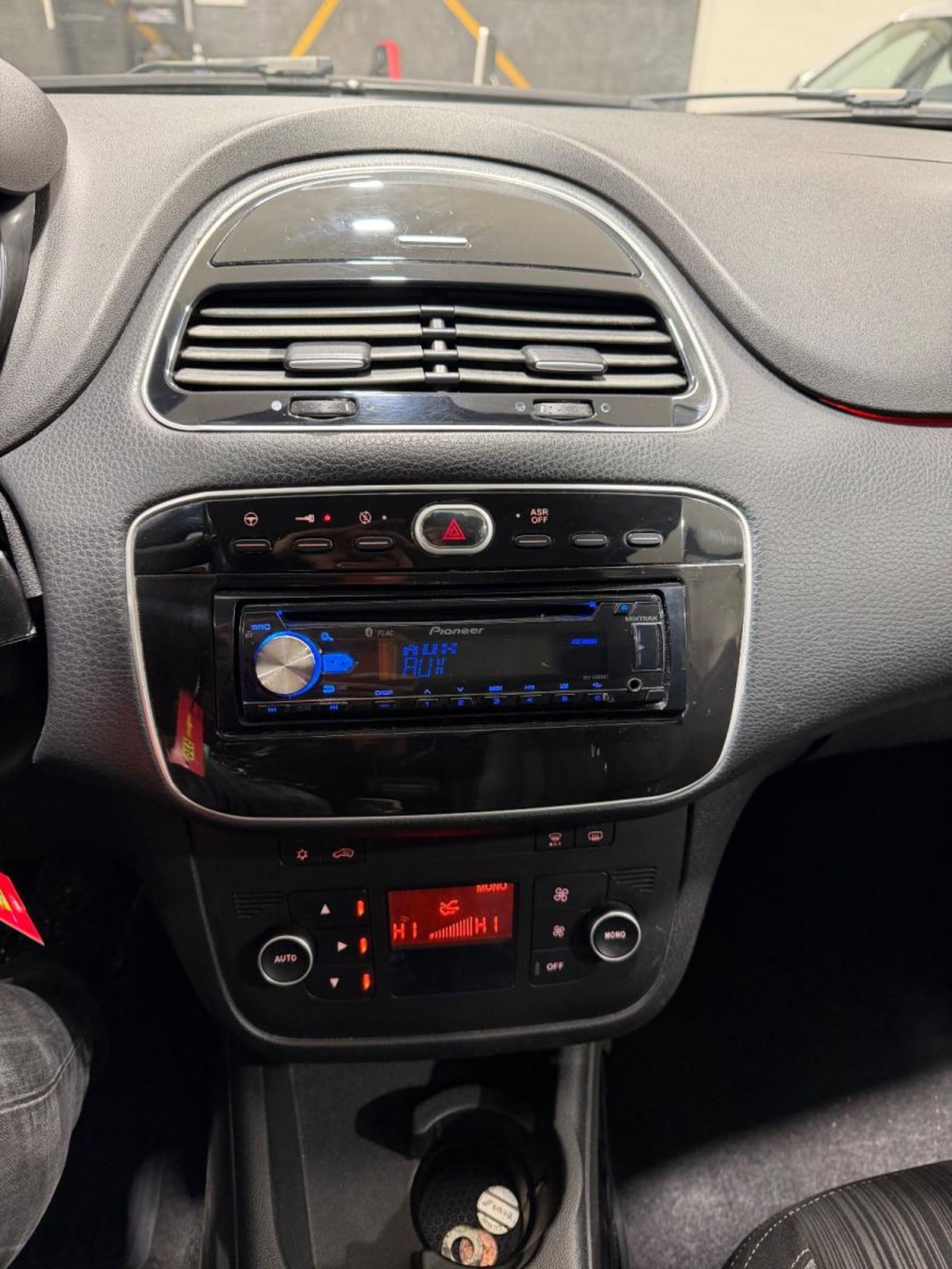 Fiat Punto 1.3 MJT II 75 CV 5 porte Lounge (14)