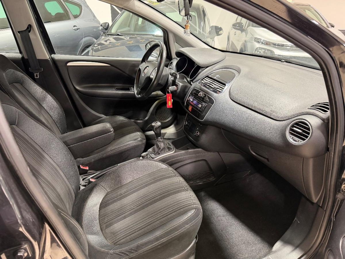Fiat Punto 1.3 MJT II 75 CV 5 porte Lounge (5)