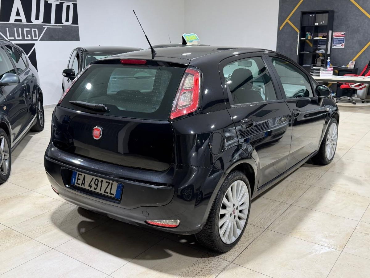 Fiat Punto 1.3 MJT II 75 CV 5 porte Lounge (9)