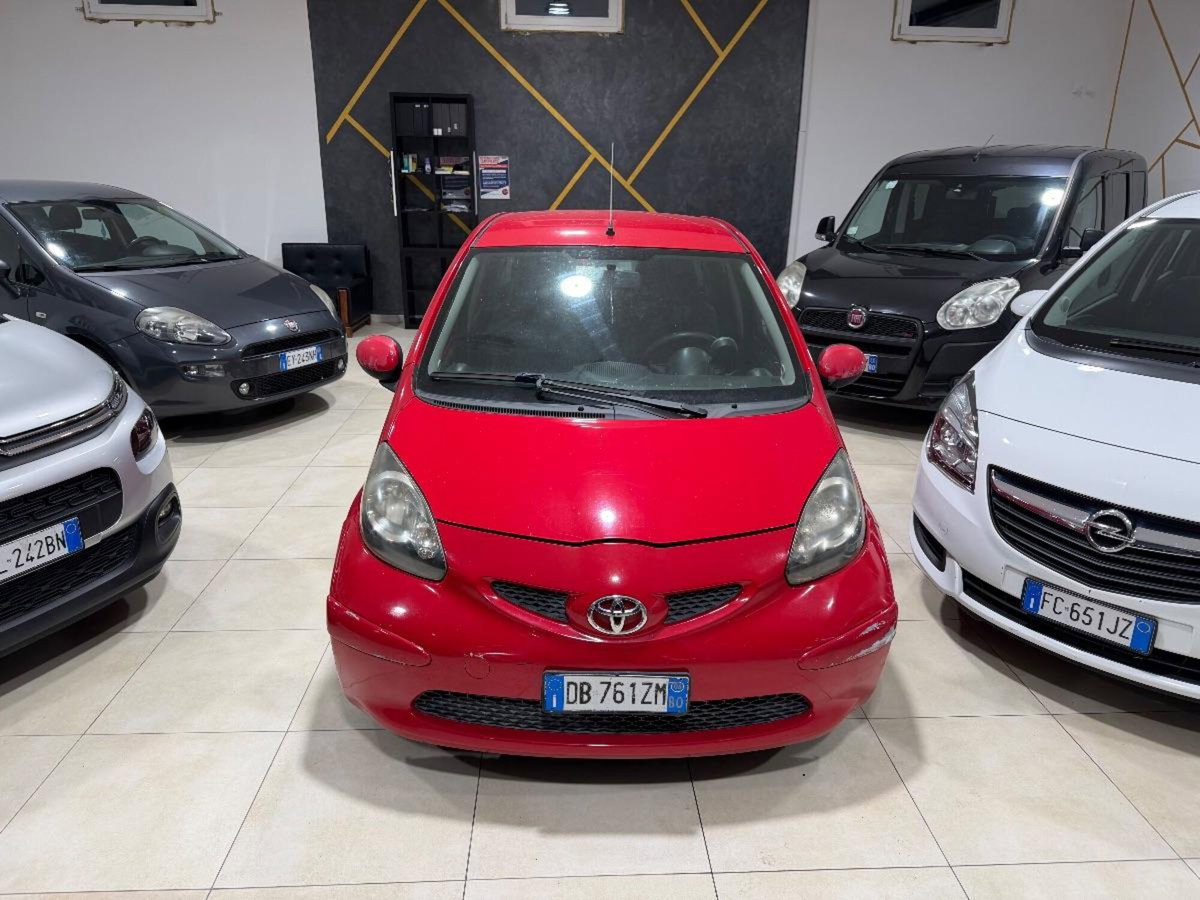 Toyota Aygo 1.0 12V VVT-i 5 porte (2)