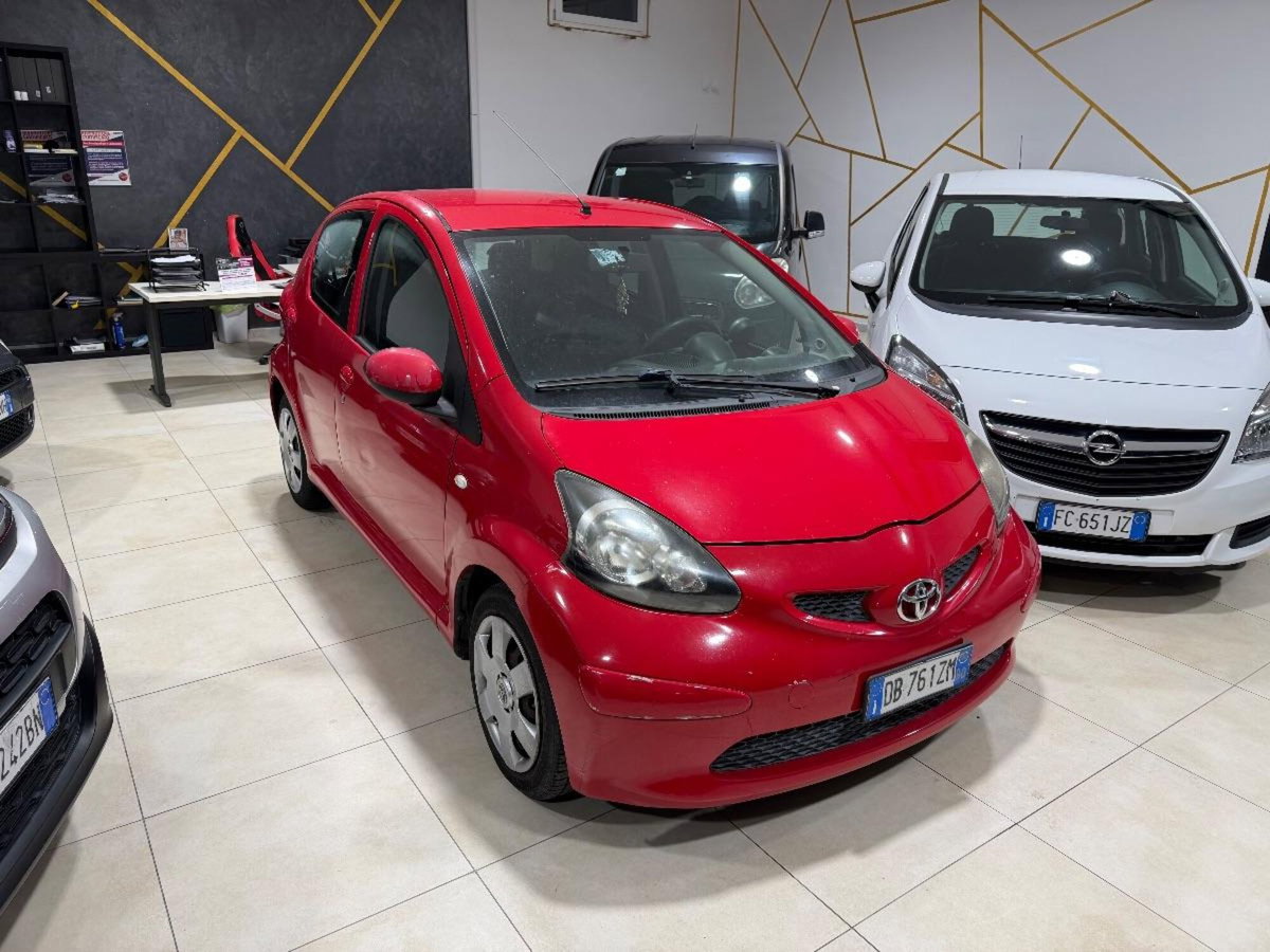Toyota Aygo 1.0 12V VVT-i 5 porte (3)