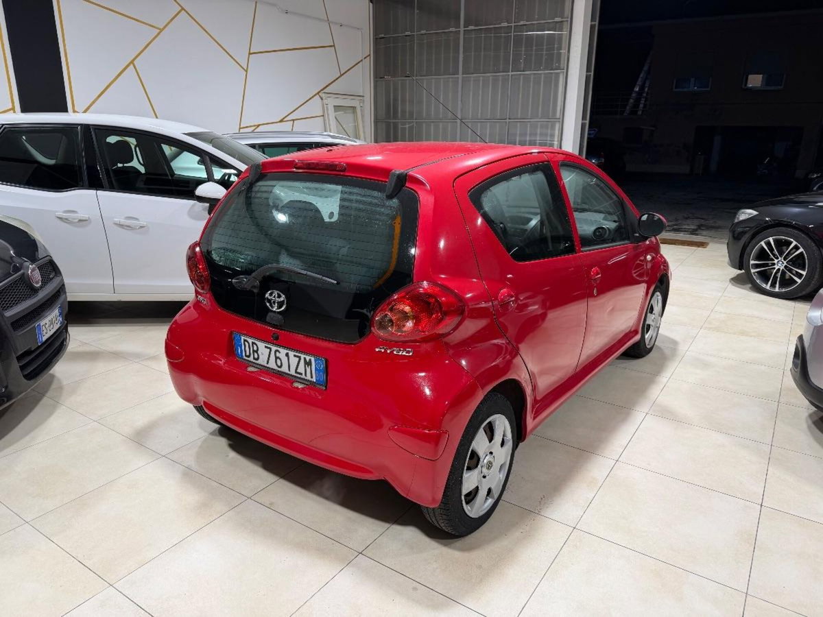 Toyota Aygo 1.0 12V VVT-i 5 porte (4)
