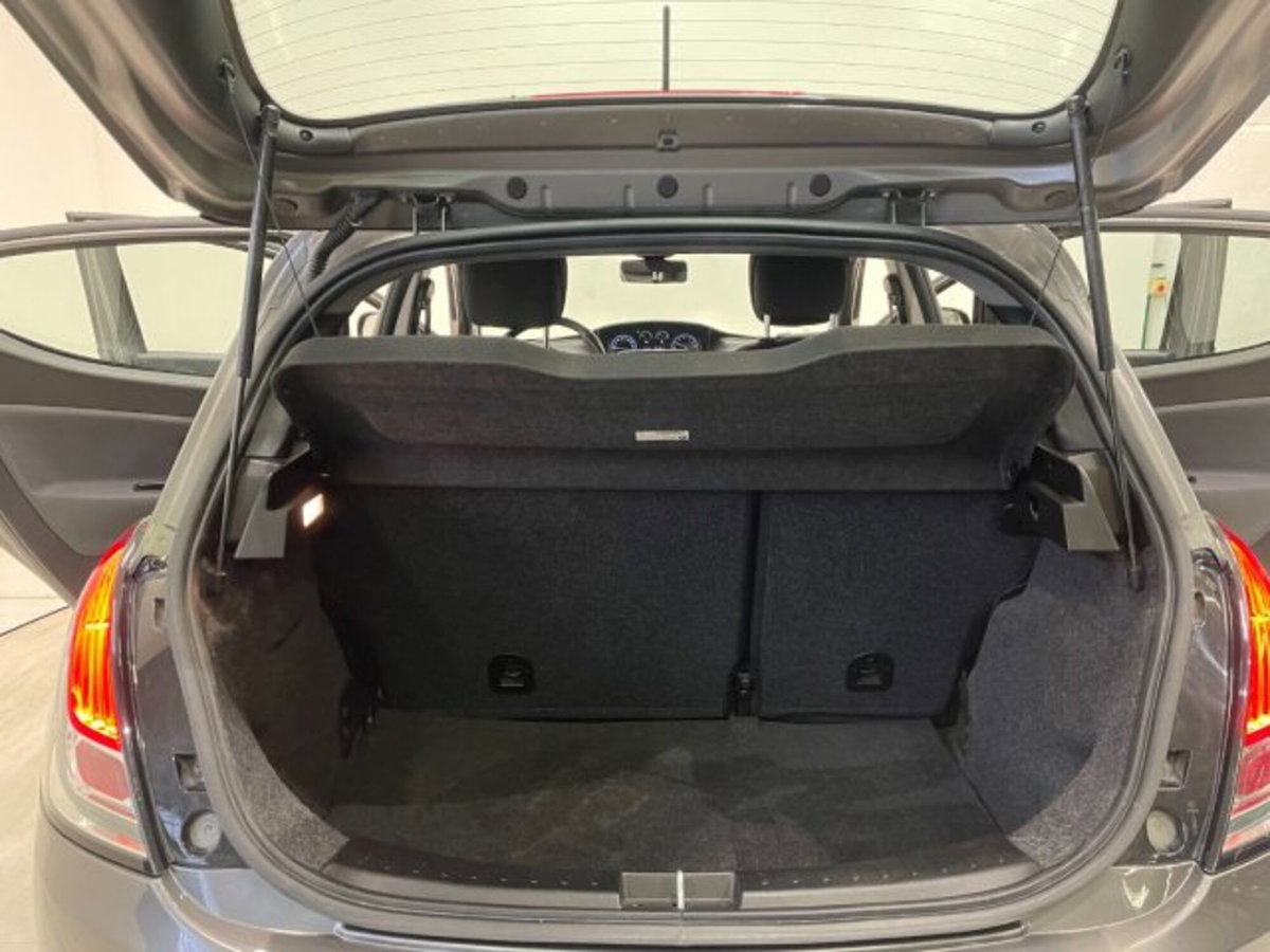 Lancia Ypsilon 1.0 FireFly 5 porte S&S Hybrid Gold Plus (11)