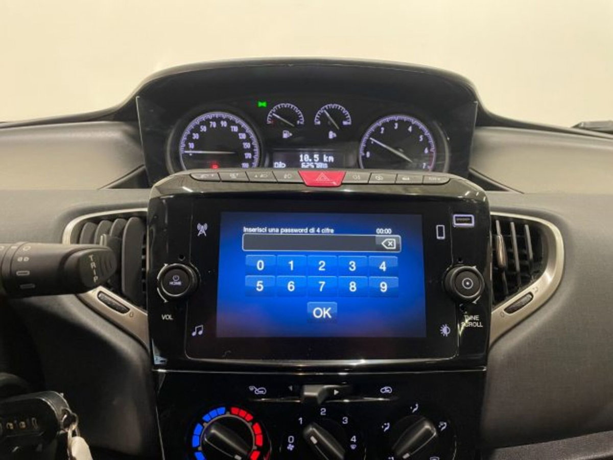 Lancia Ypsilon 1.0 FireFly 5 porte S&S Hybrid Gold Plus (13)