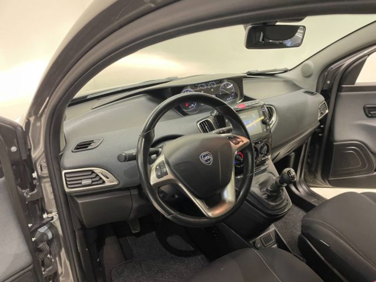 Lancia Ypsilon 1.0 FireFly 5 porte S&S Hybrid Gold Plus (14)